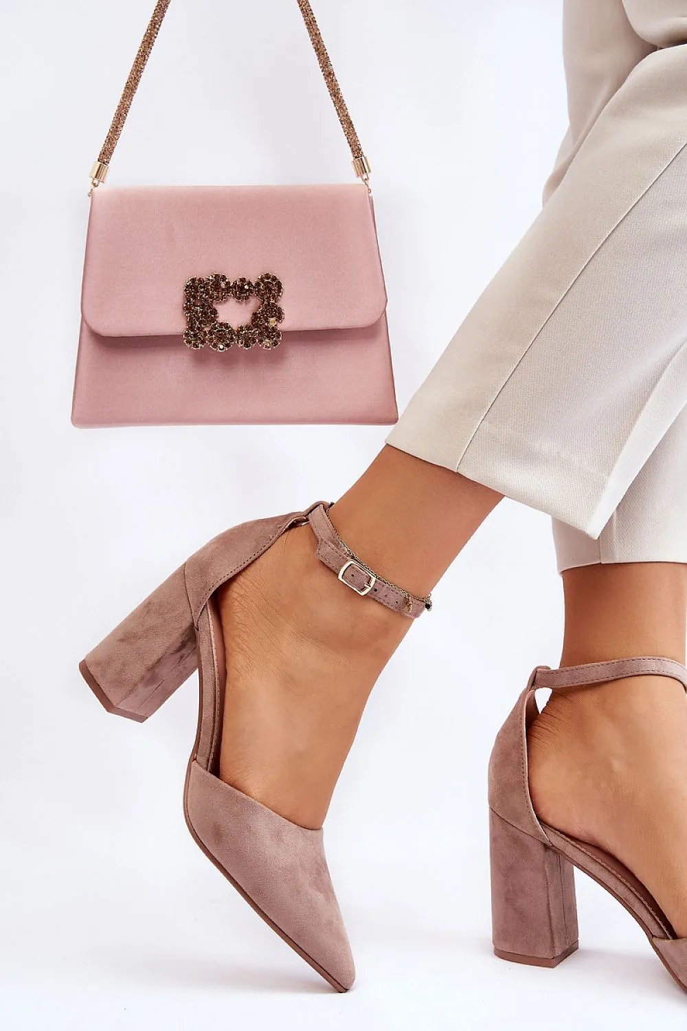 Block heel pumps