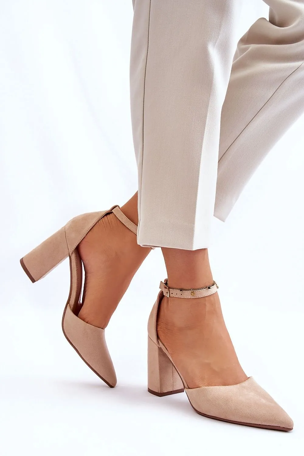 Block heel pumps