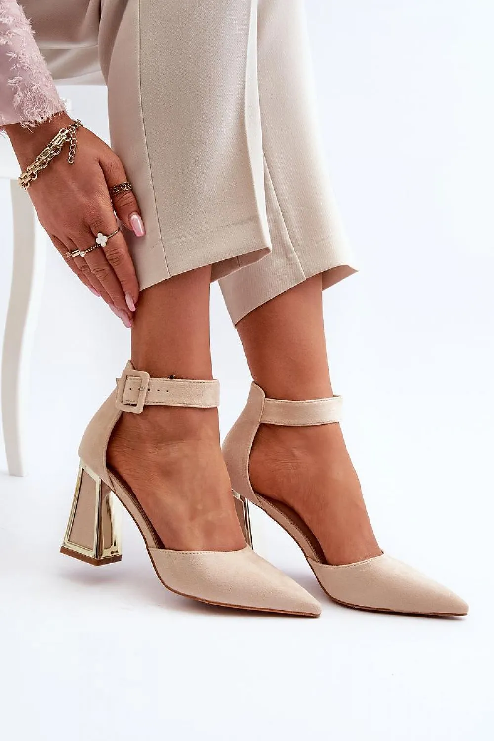 Block heel pumps