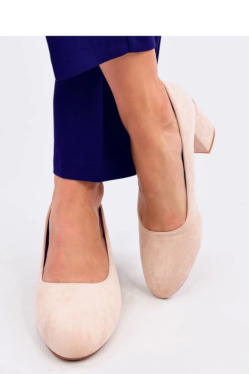 Block heel pumps