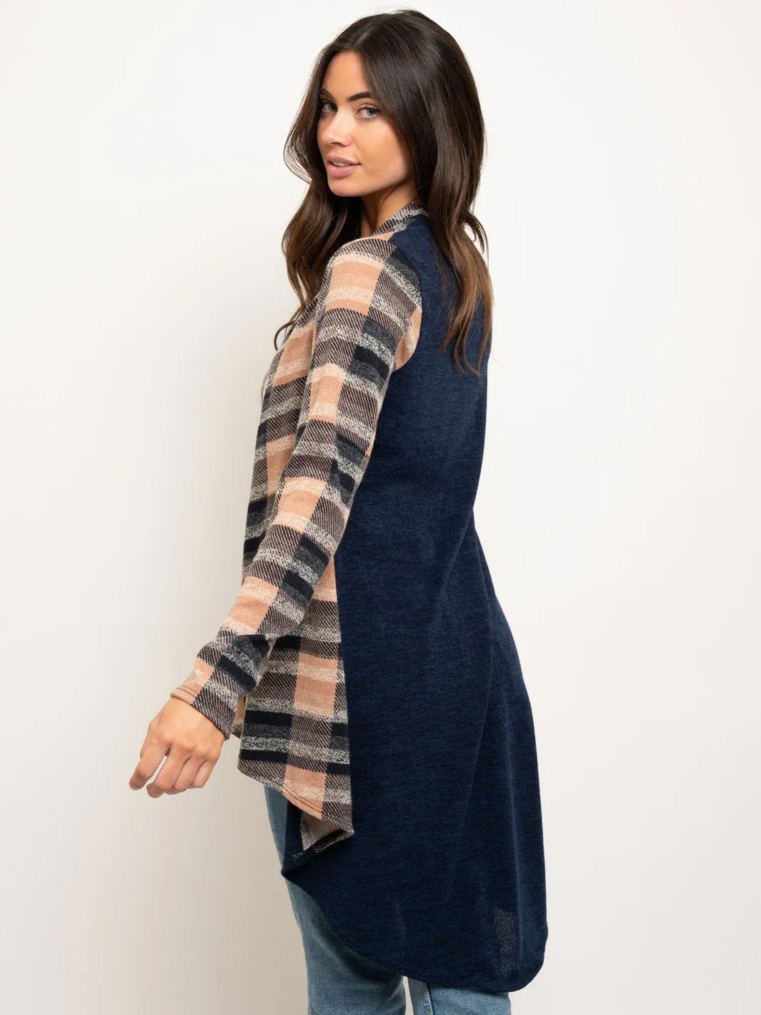 WOMEN'S CONTRAST CHECK HIGH-LOW CARDIGAN